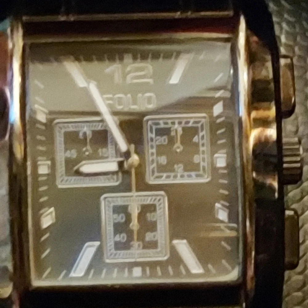 Watch - Picture 2 of 4